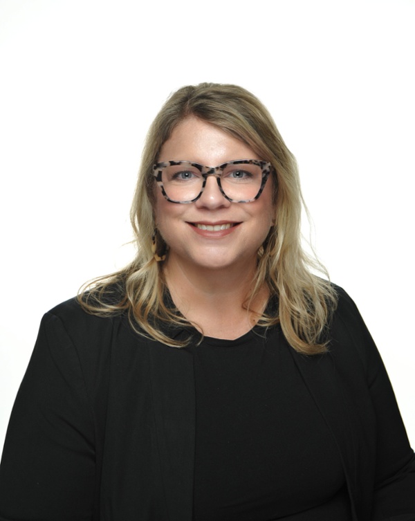 Kristin Whitt headshot-1